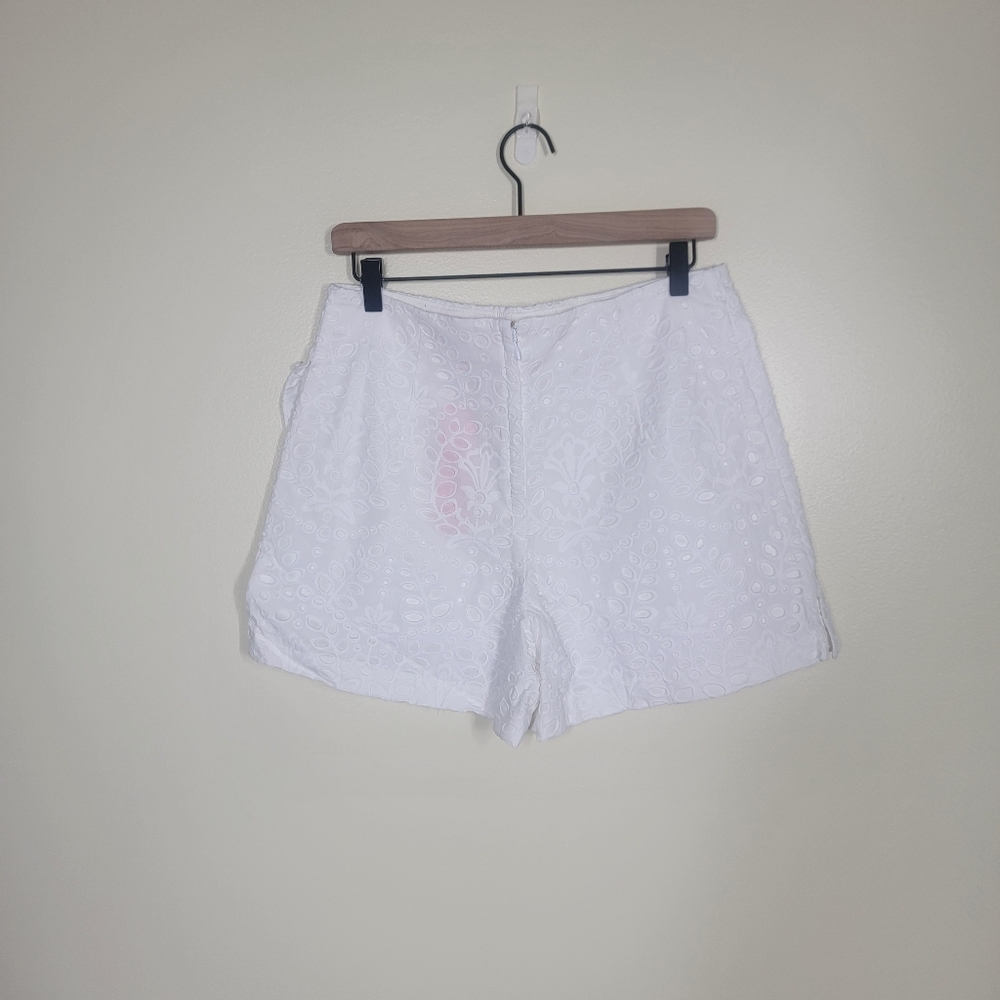 NWT Lilly Pulitzer Faye Skort Resort White Large Petal Eyelet Size 8 - Picture 5 of 7